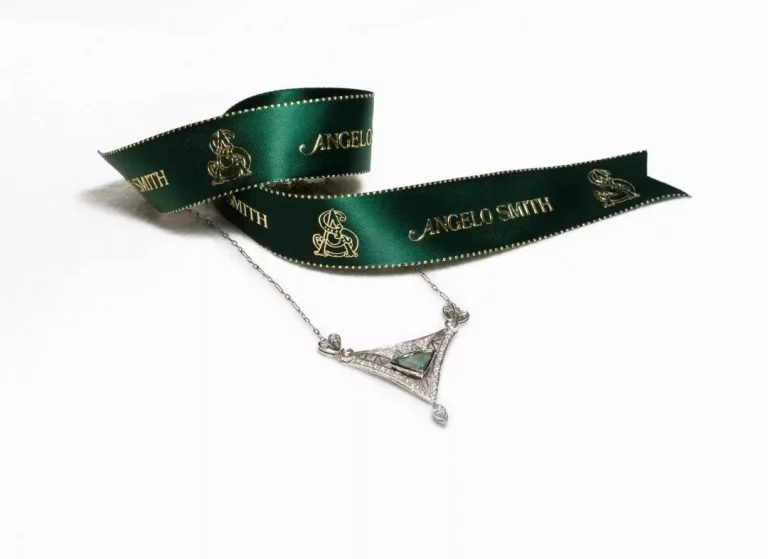 classicnecklace 768x559